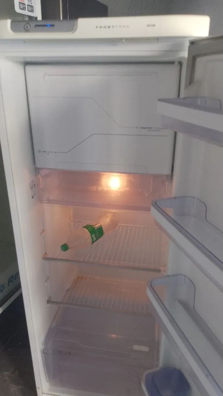 Vendo geladeira valor 700 reais - Foto 3