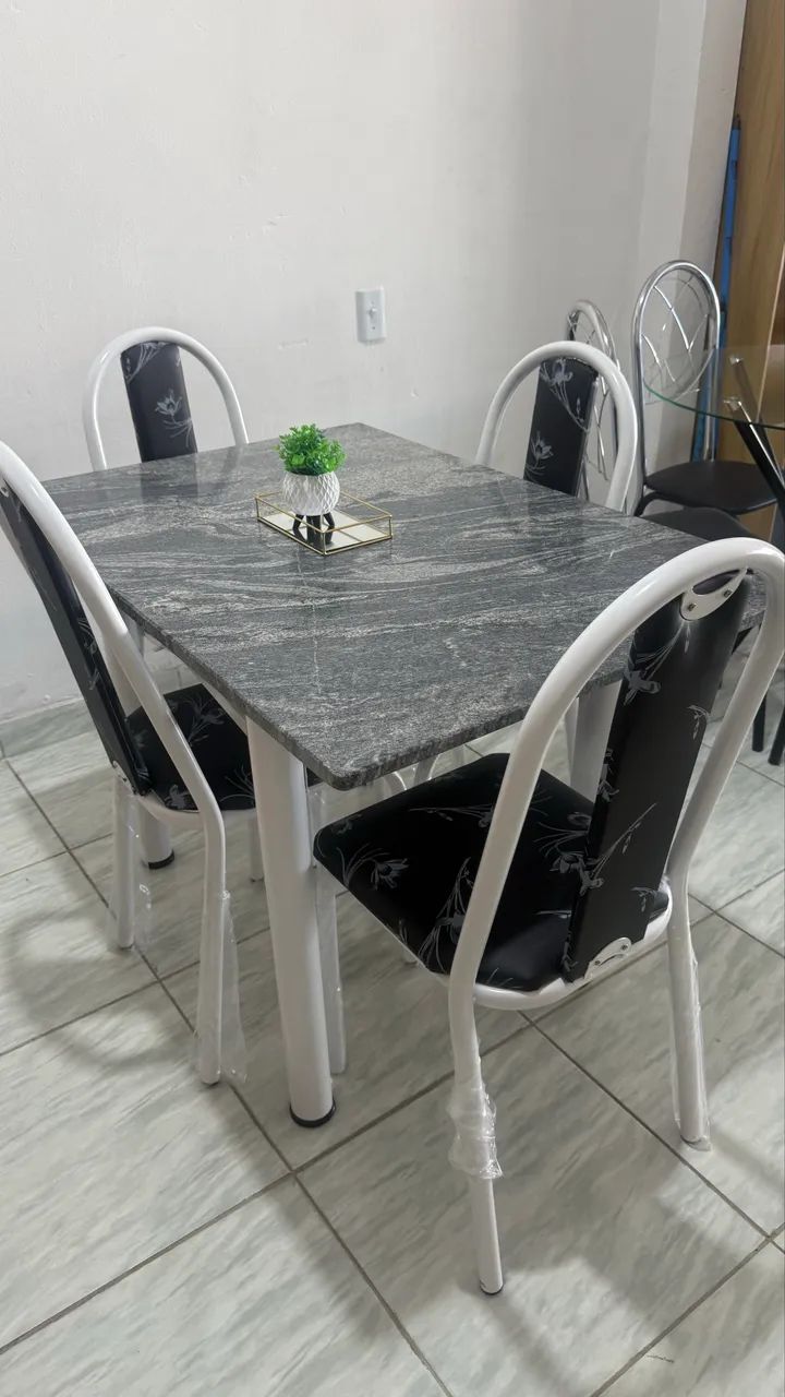 Mesa de 4 cadeiras pedra granito retangular nova disponível 