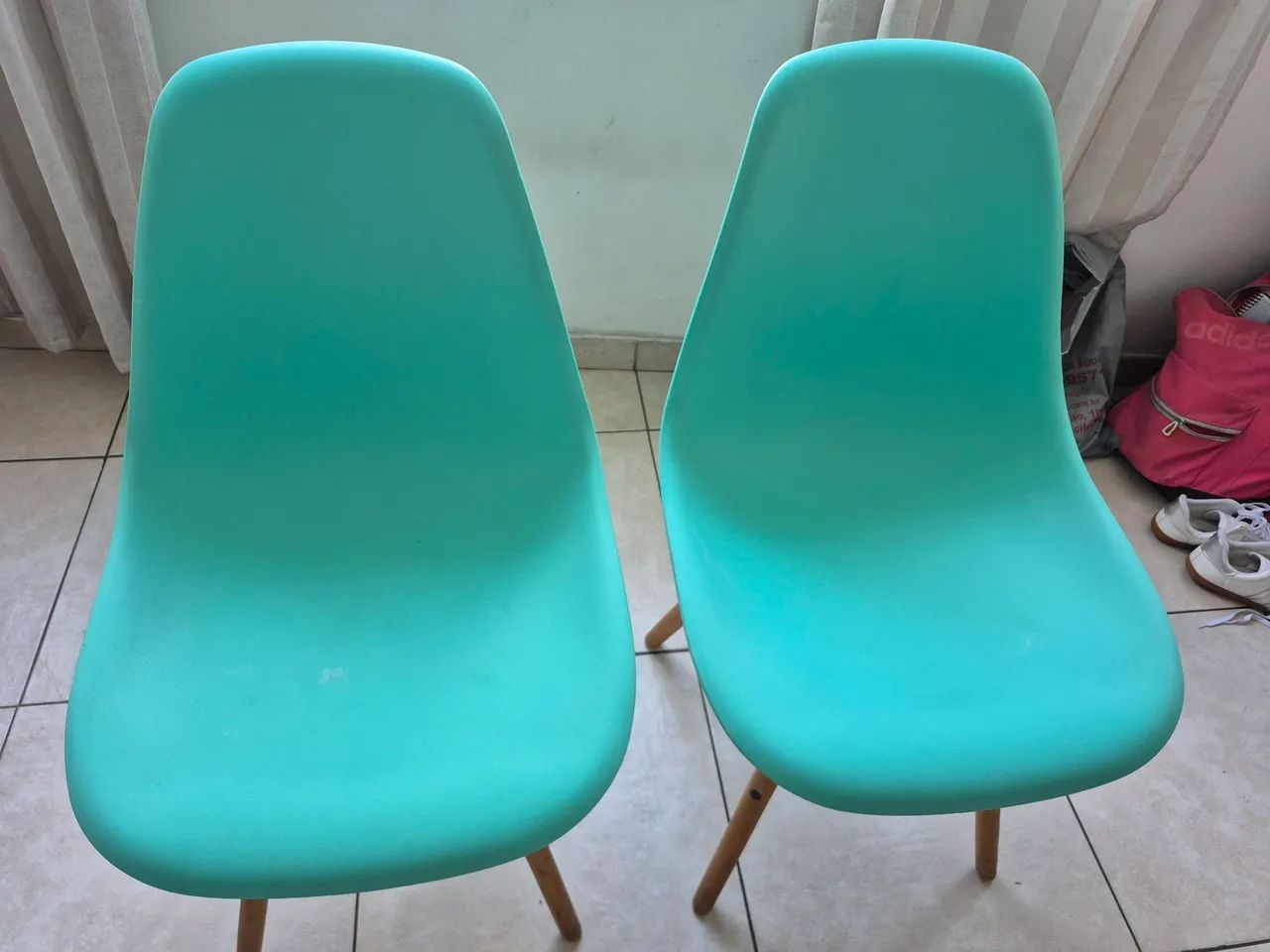 Vendo 2 Cadeiras Eames - Foto 2