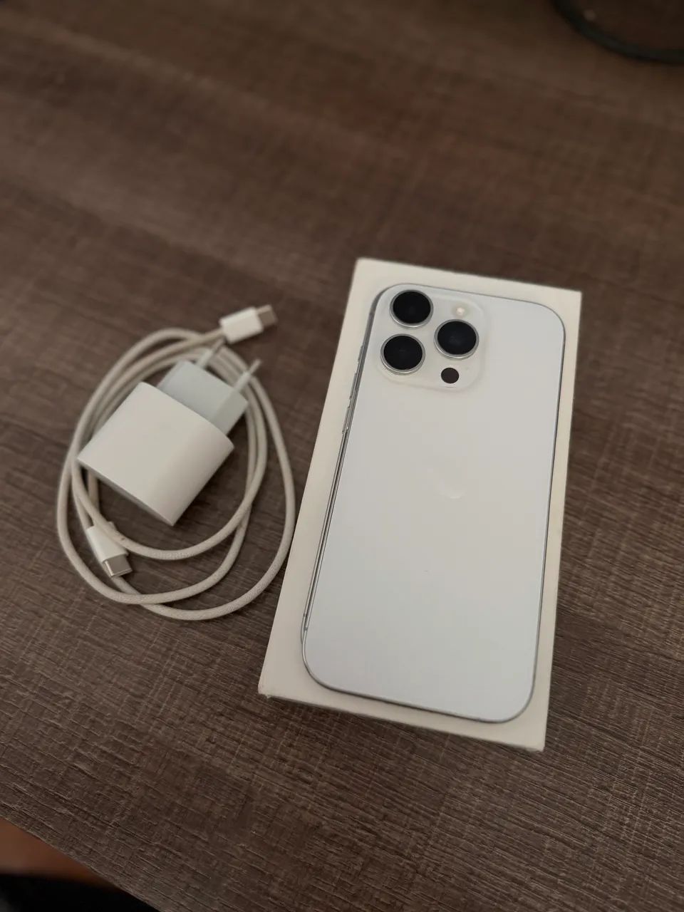 iPhone 16 pro White Titanium 