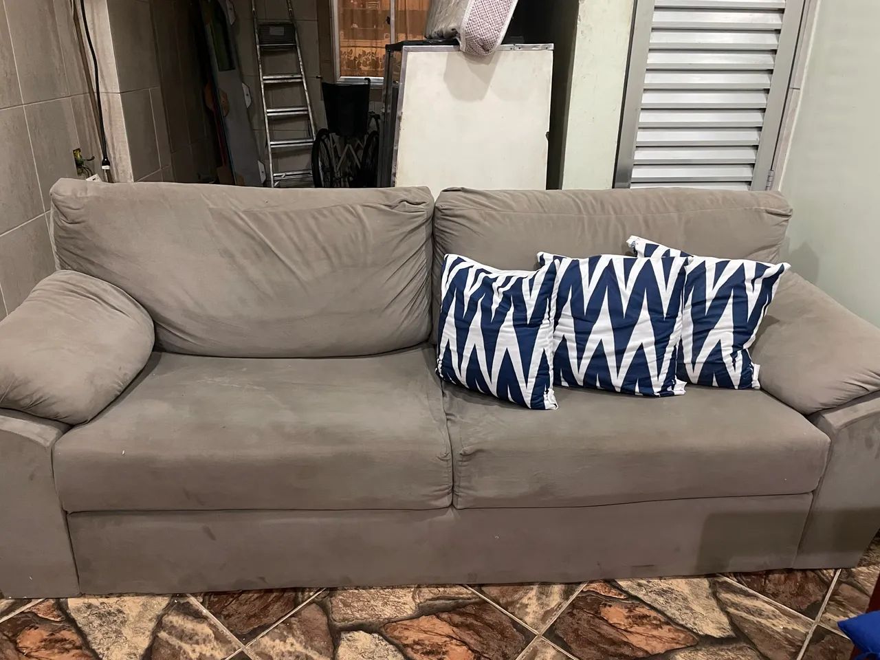 Sofá em suede - Foto 2