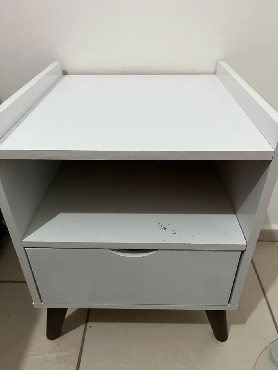 Mesa de cabeceira branca com gaveta  - Foto 2