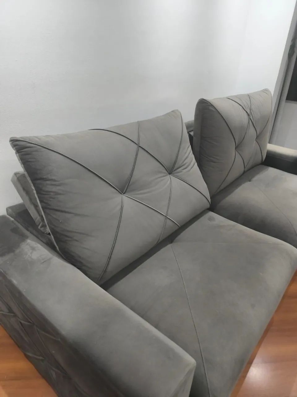 Sofá cinza, retrátil e em ótimo estado - Foto 2