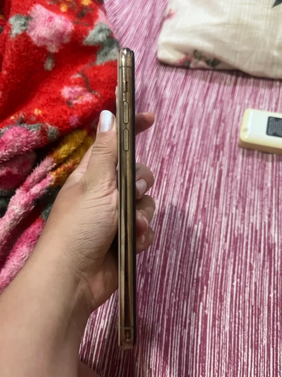 iPhone 11 Pro Max dourado  - Foto 4