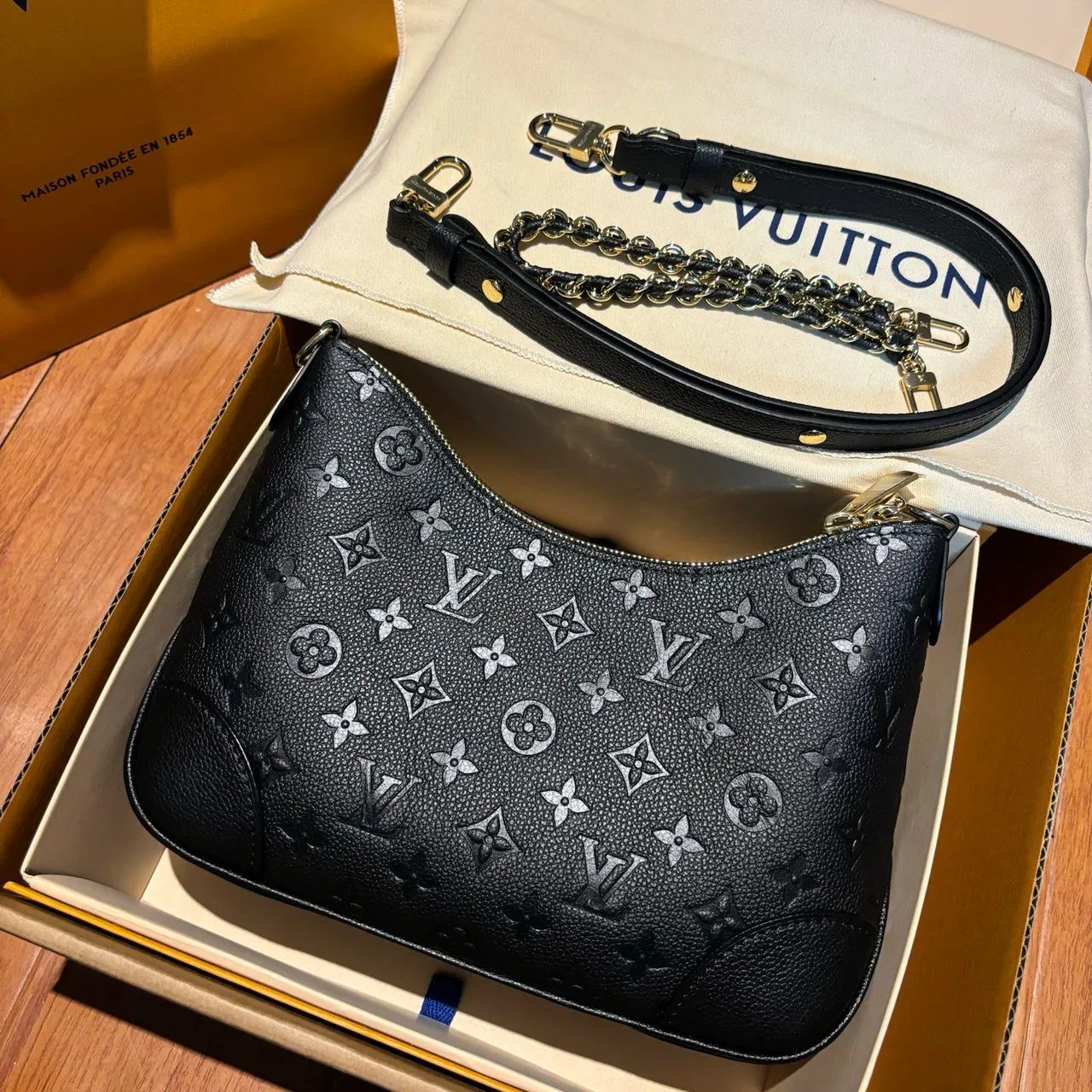 Bolsa Hobo Louis Vuitton Monogram Preta com Corrente - Foto 2