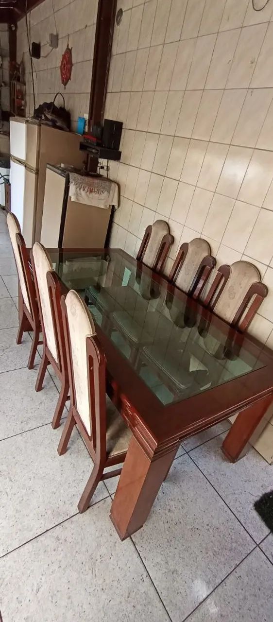 Mesa com 8 cadeiras,vidro maciço 