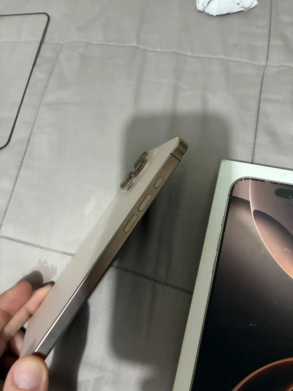 iPhone 16 pro Max 256gb Esim Desert titanium  - Foto 4