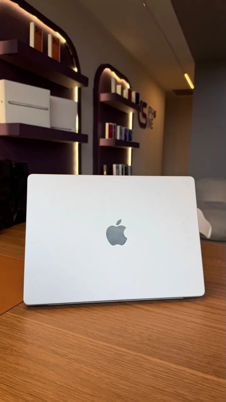 MacBook Pro m3 pro 18/512