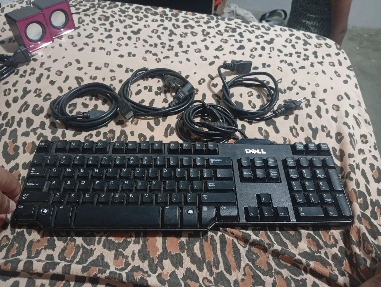 Vendo tela de computador teclado e caixinha de som e os cabos - Foto 2