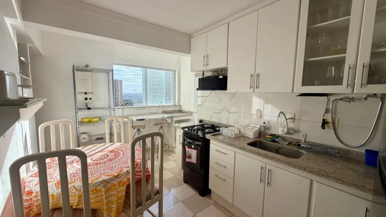 Apartamento no Edifício Marataízes à venda