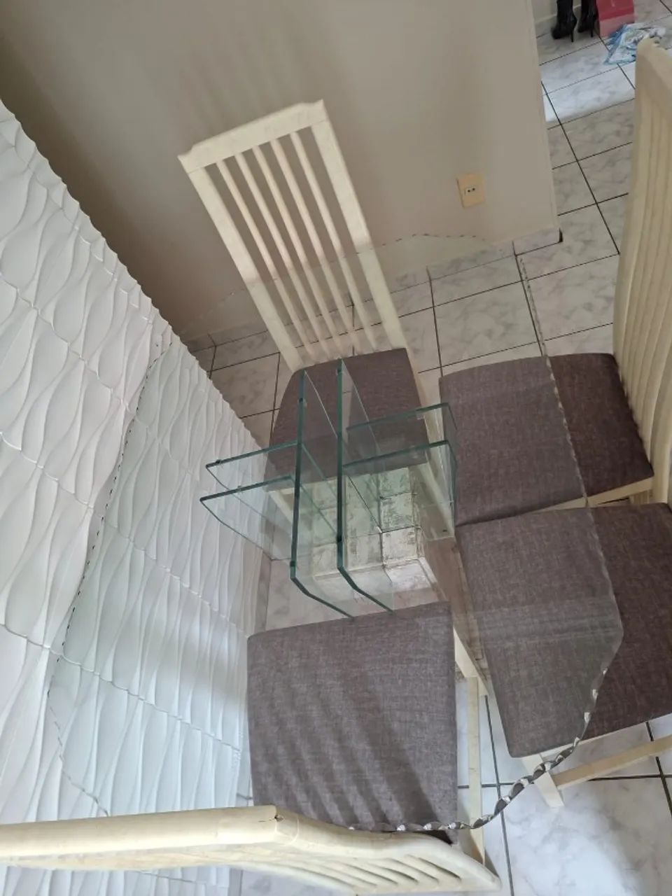 Mesa de vidro com 4 lugares 