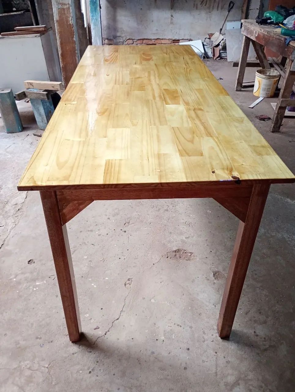 Mesa de madeira.