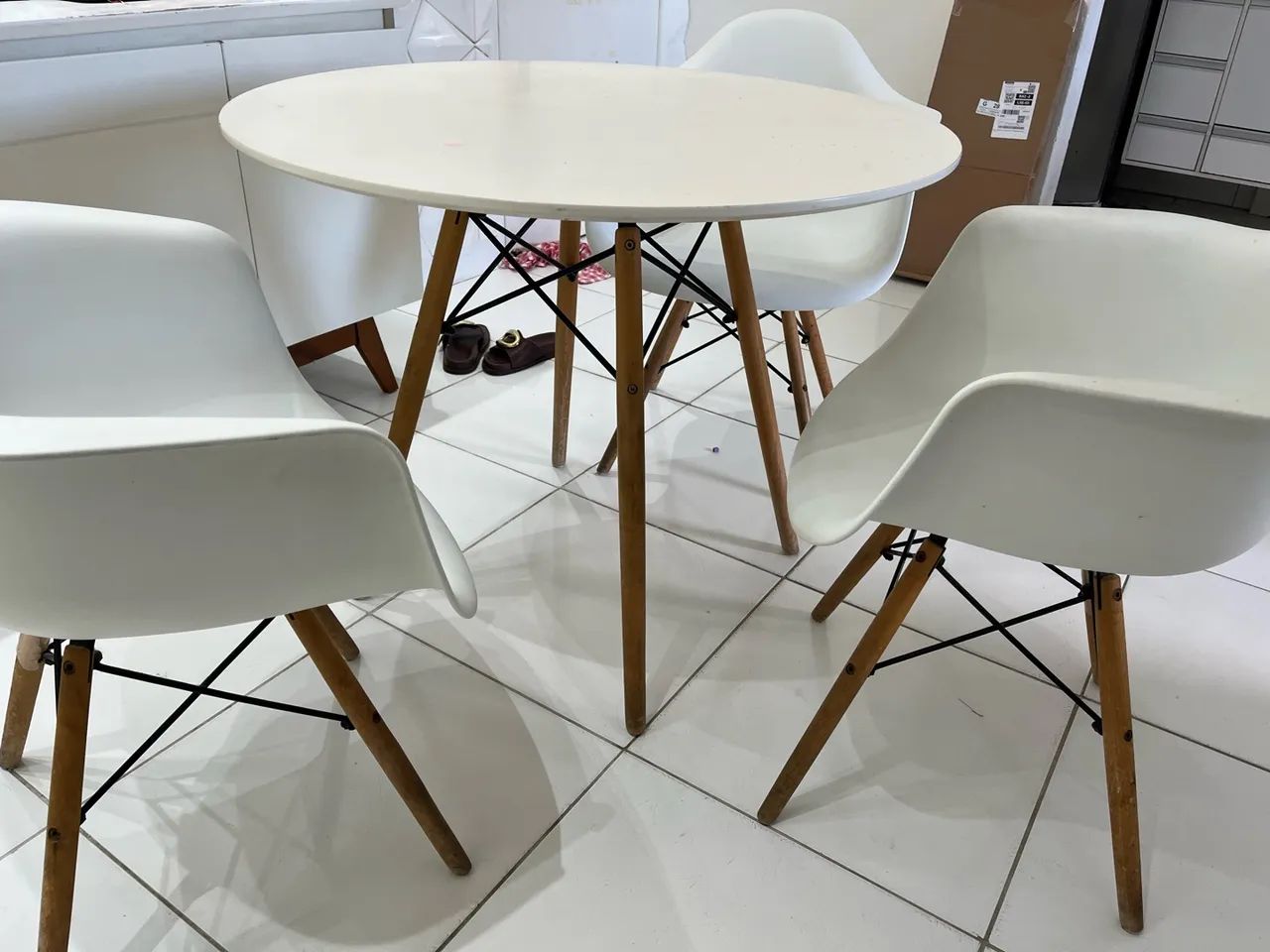 Conjunto de mesa com 3 cadeiras  - Foto 2