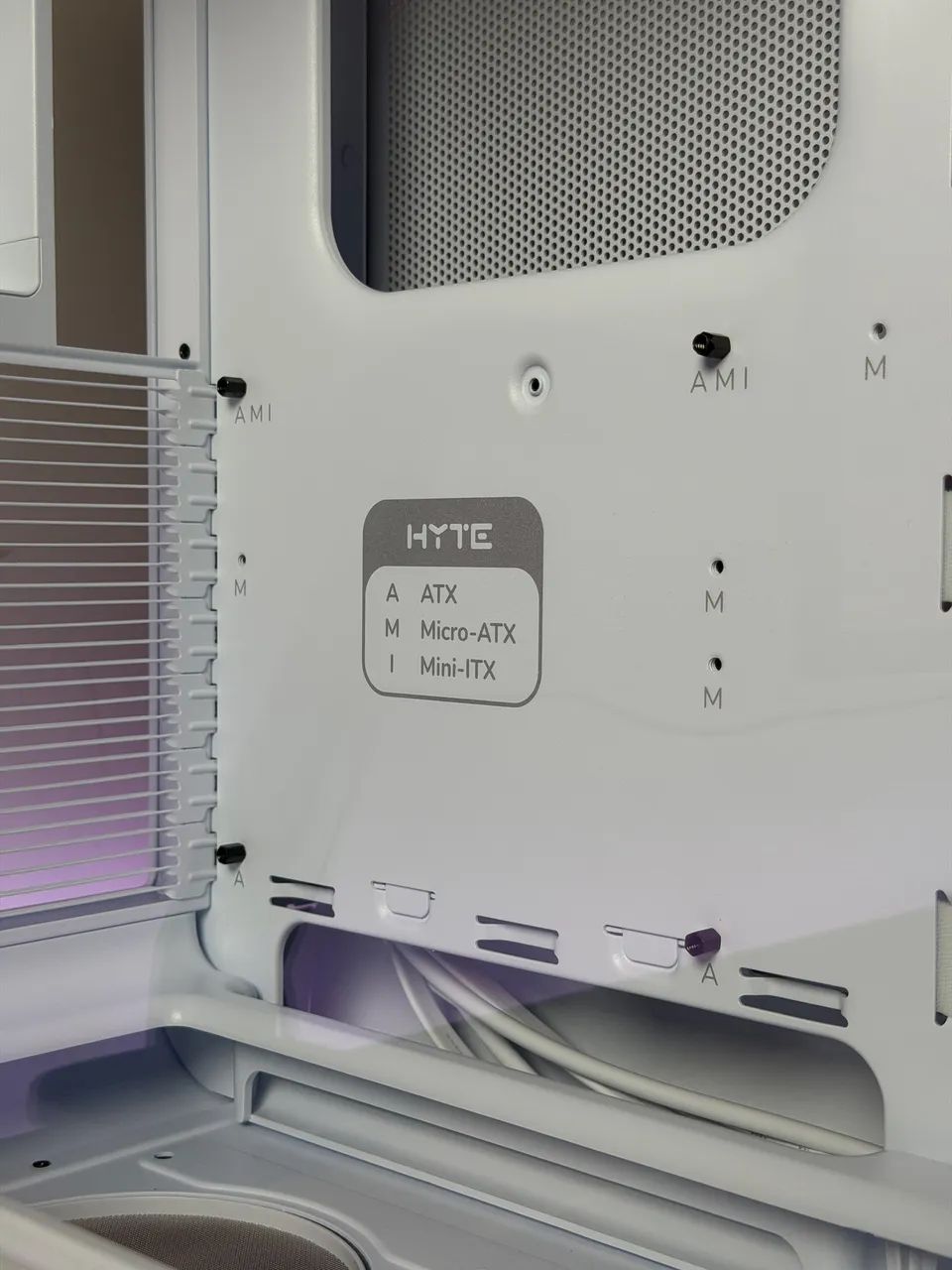 Gabinete Hyte X50 Branco - Foto 4