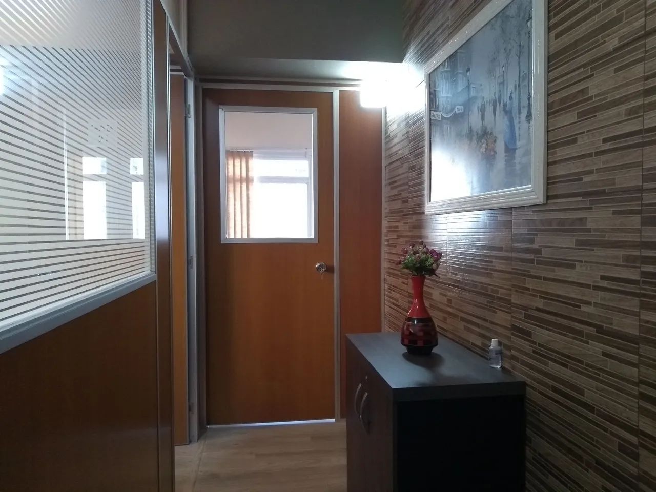 Sala mobiliada 2 gabinetes,  ensolarada  - Foto 5