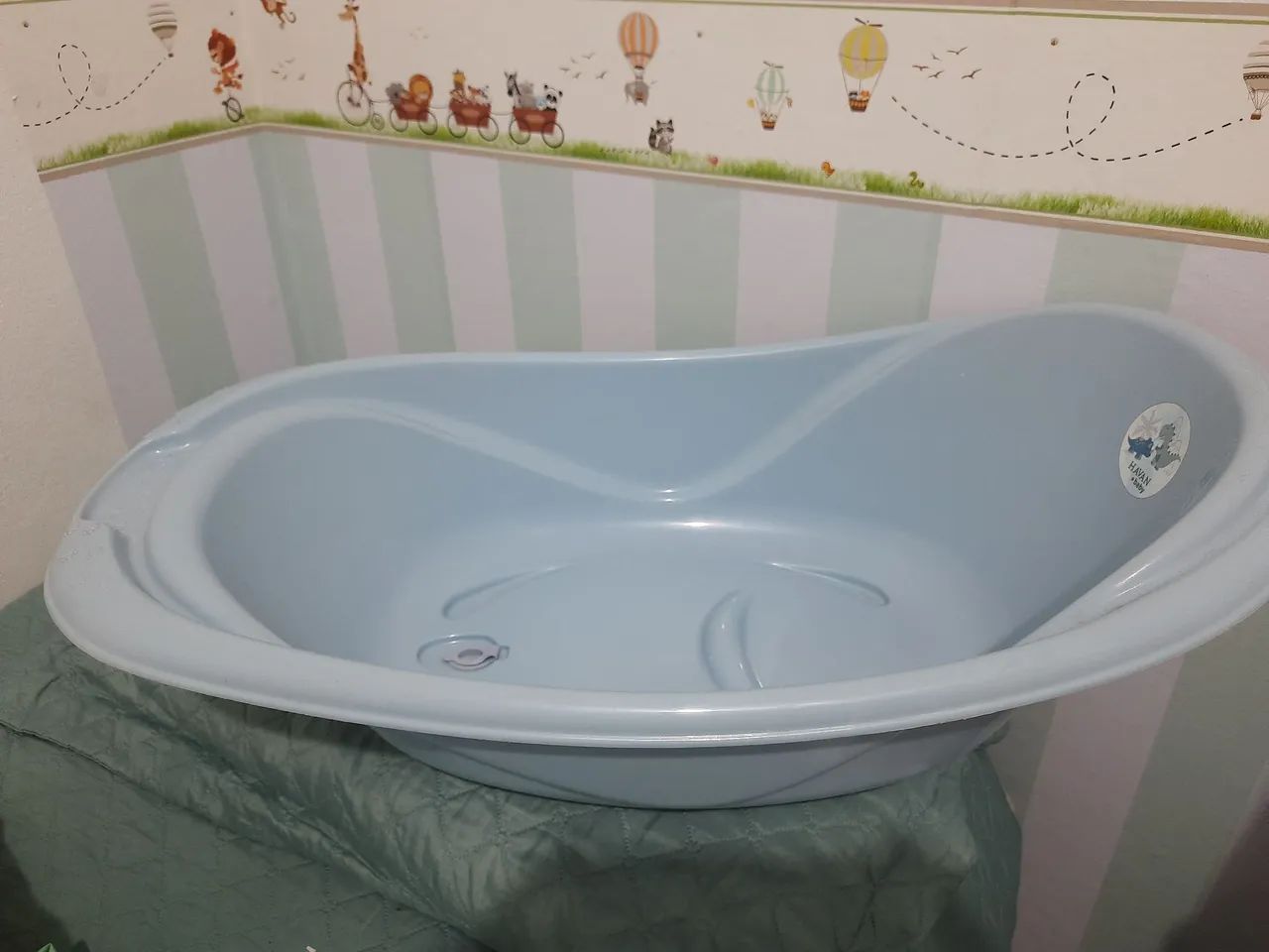 Vendo um mini berço, com mosquiteiro,  lençol e banheira. - Foto 3