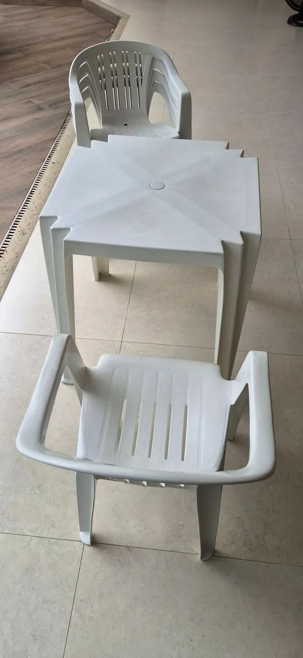 Mesa com cadeiras