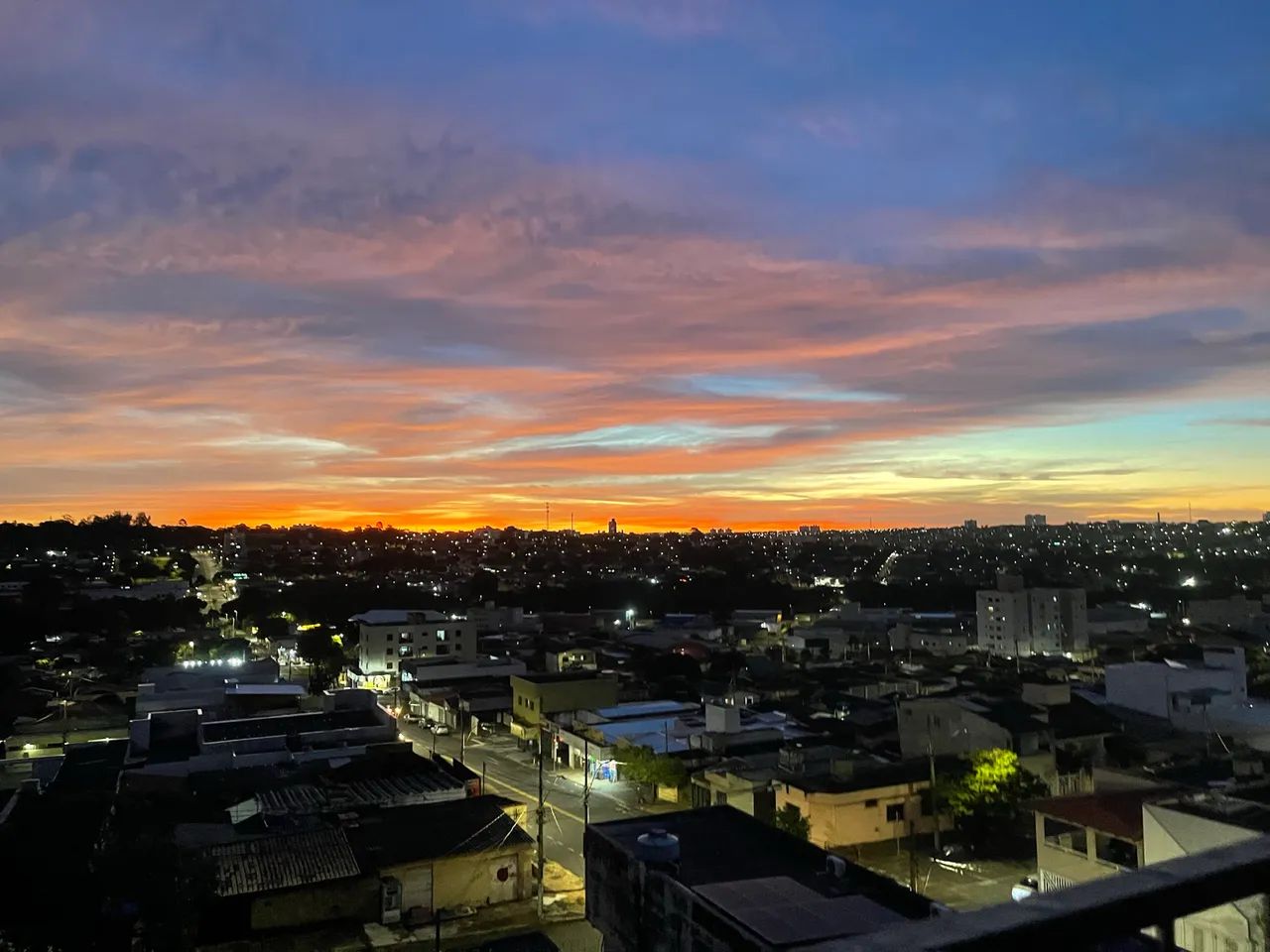 QUARTO MOBILIADO NO CENTRO DE UBERLÂNDIA - R$ 850! - Foto 3