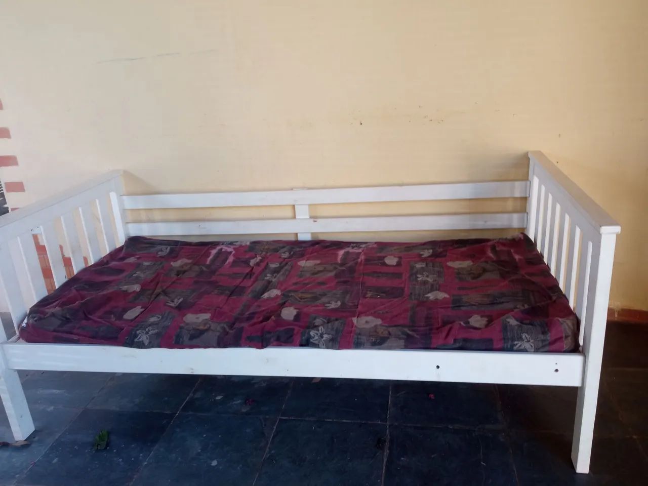 Cama de solteiro sem colchão 