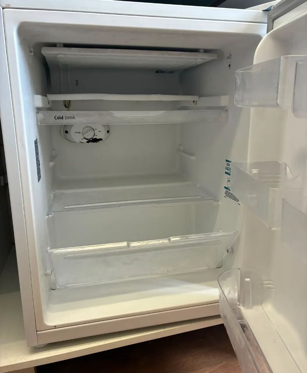 FrigoBar Eletrolux 80L com freezer - Foto 2