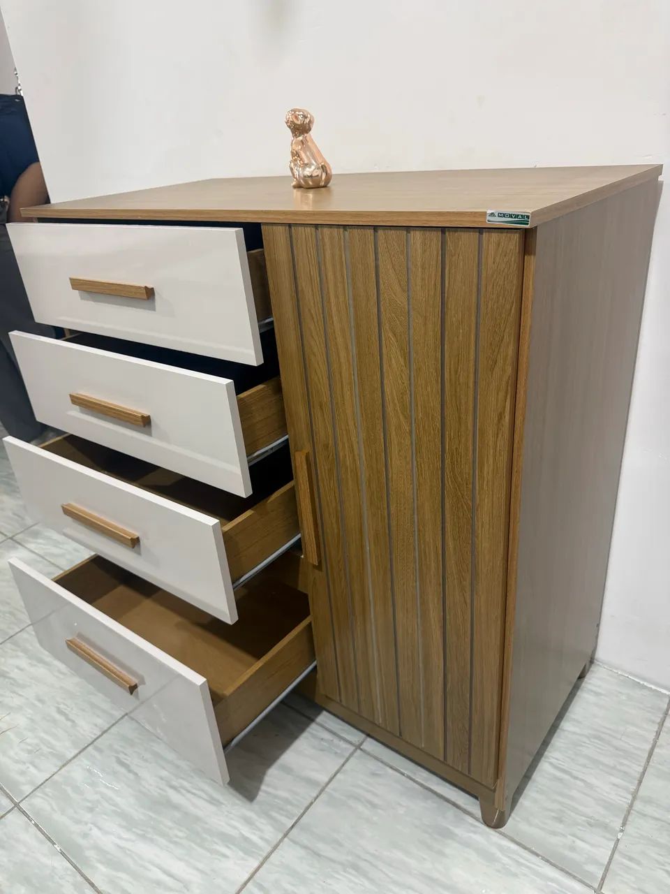 Cômoda de 4 gavetas 1 portas 100% MDF nova disponível  - Foto 3