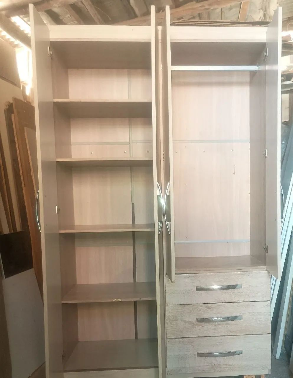 Guarda roupa casal 4 portas 3 gavetas  - Foto 2