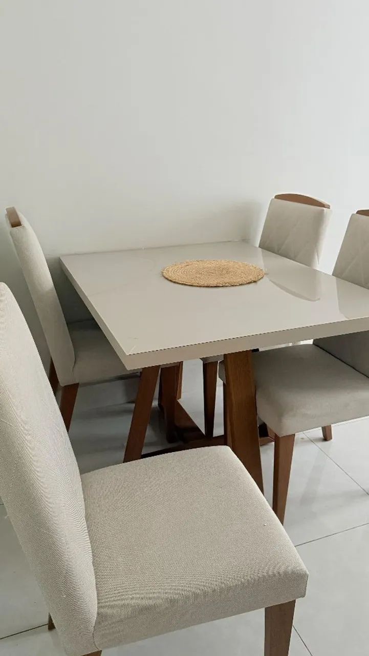 Mesa de jantar 4 cadeiras