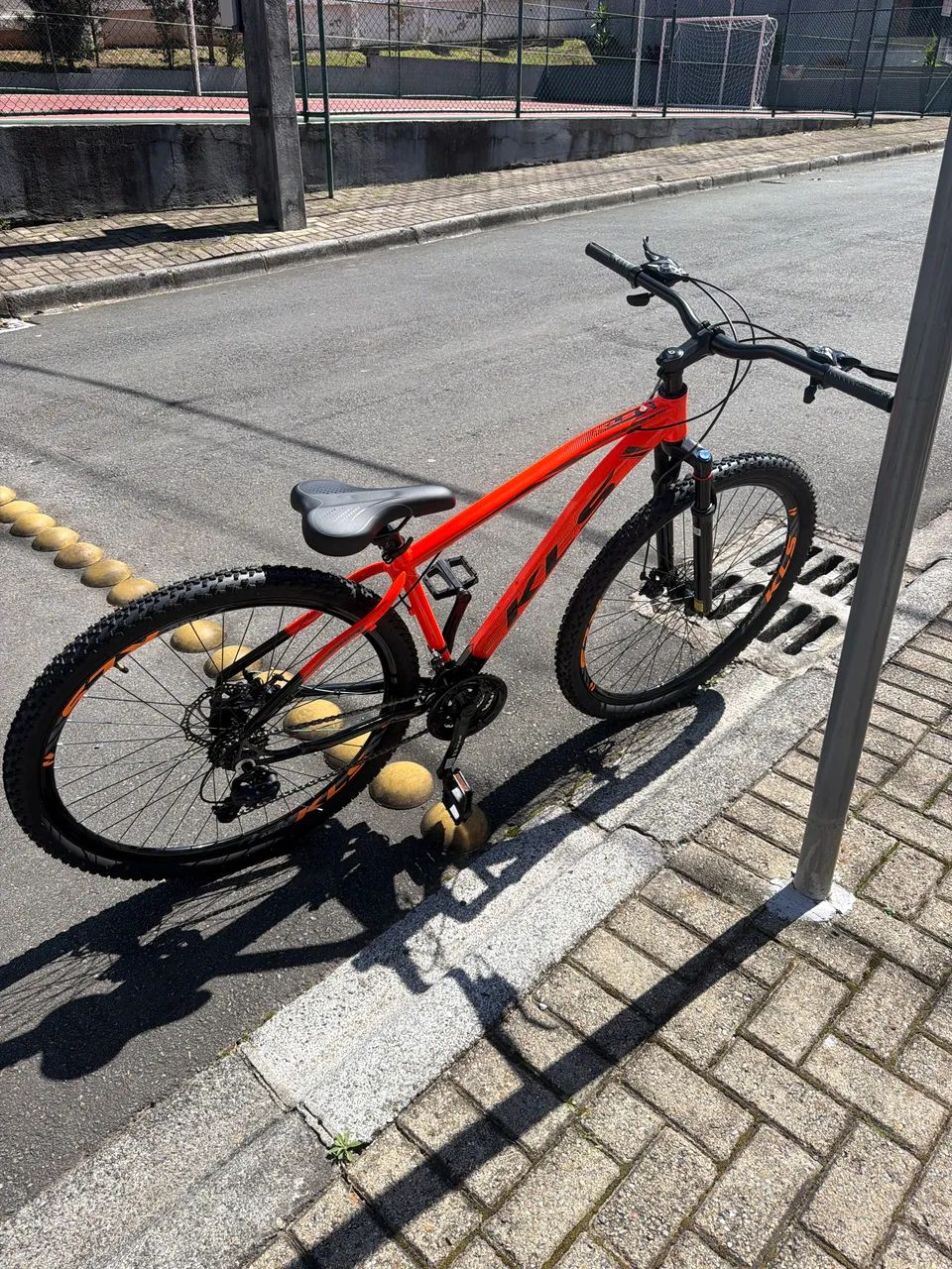 Bicicleta KLS aro 29 laranja neon - Foto 2