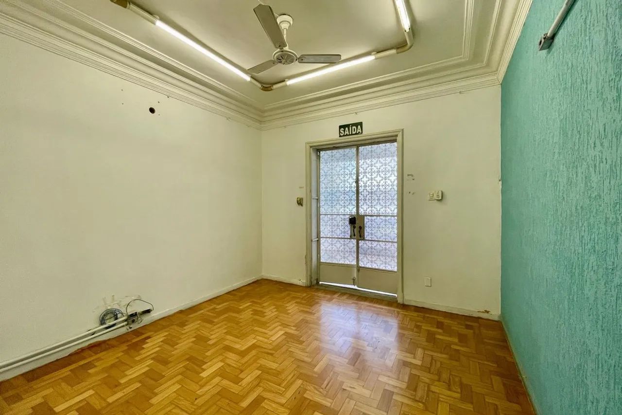 Casa à Venda - Barro Preto, 6 Quartos, 595 m2