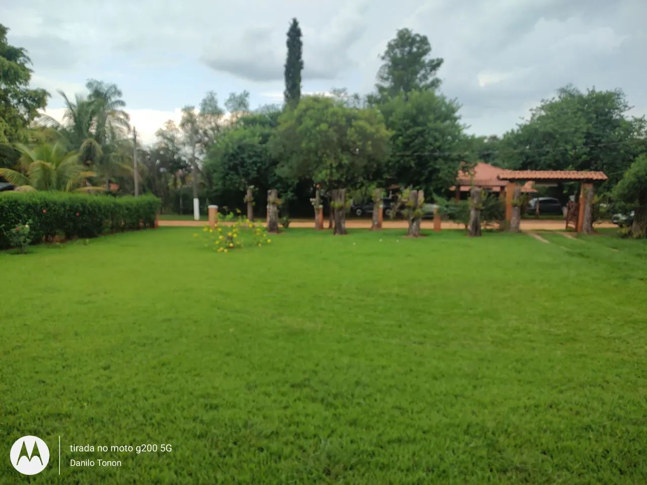 Chácara em condominio com área de 2.500m², plana, com casa pomar, gramada. - Foto 4