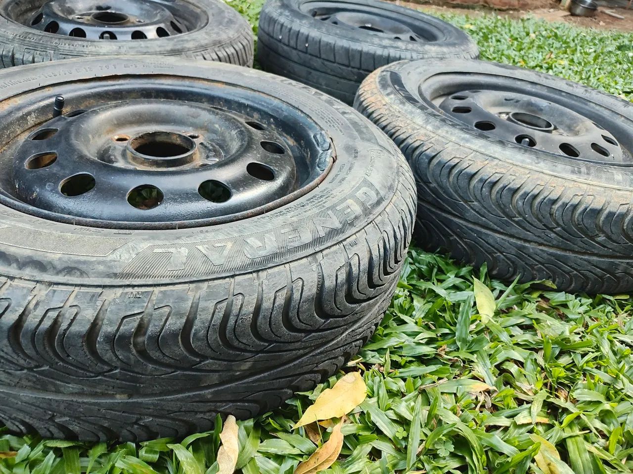 Rodas de ferro Ford com pneus  - Foto 5