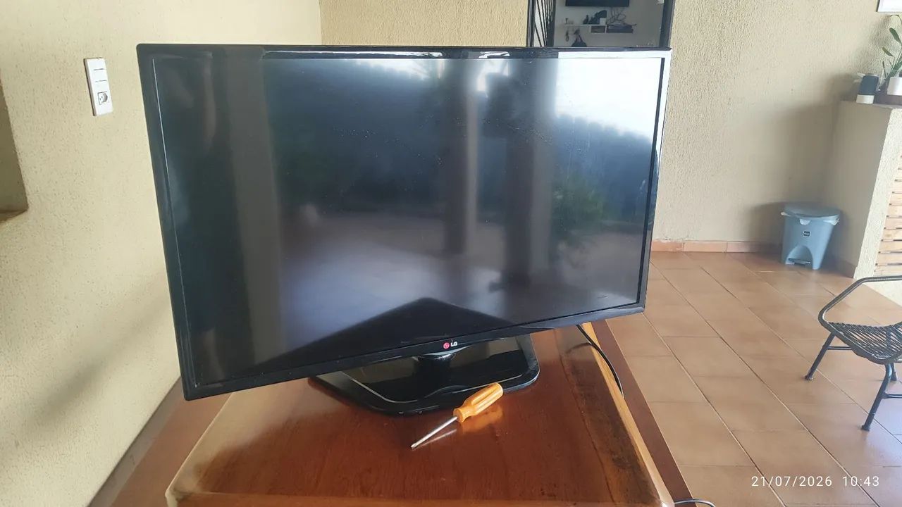 TV LG 39 polegadas Smart tela com defeito