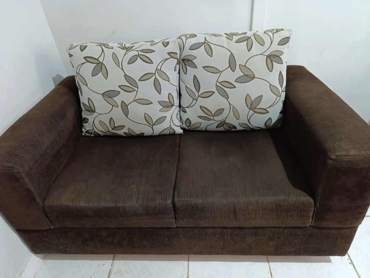 Sofá de dois lugares