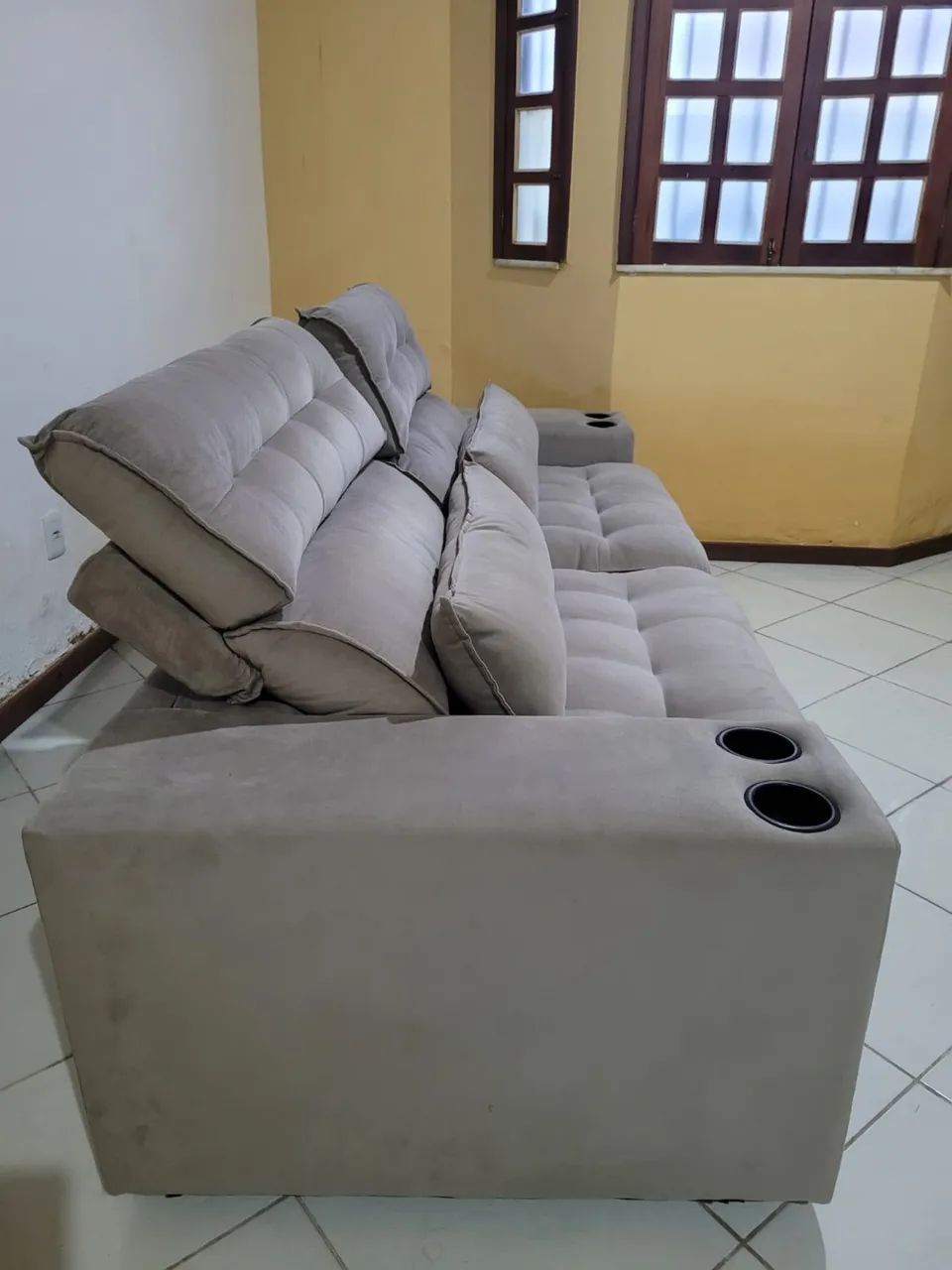 Sofá 3 lugares retrátil com porta copos - Foto 5