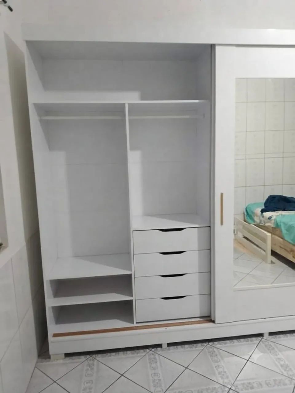 Guarda roupa novo