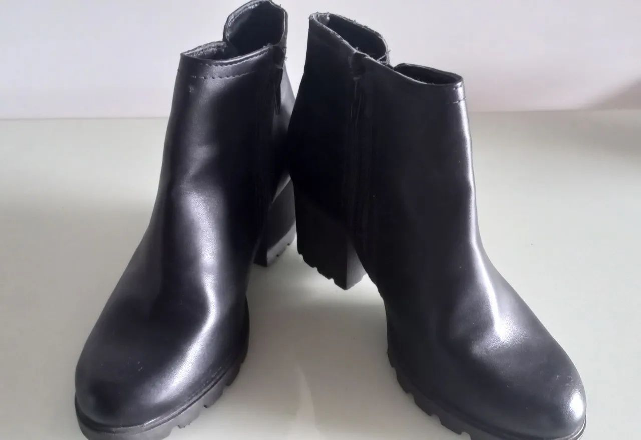 Bota preta Via Uno