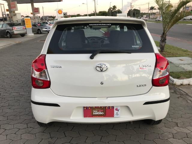 Toyota etios 1.3 xs 2013 unico dono - Foto 8