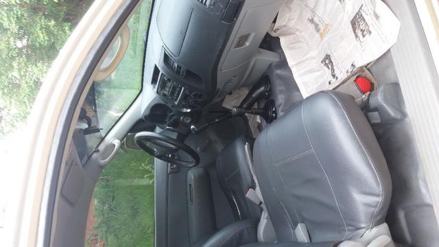 Vendo uma caminhonete da Toyota Hilux - Foto 4