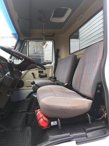 Agrale *. MWM X10 com Bau de 5,5m x 2,5m - Foto 9