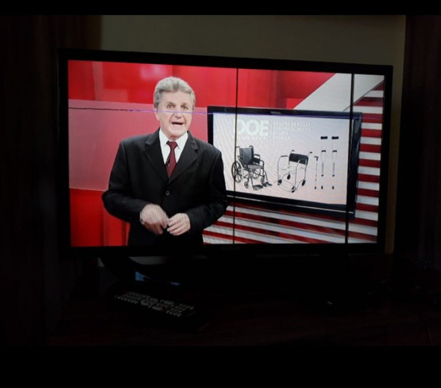 Vendo TV de 32 polegadas não e smart - Foto 2