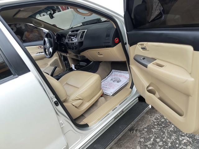 Toyota hilux sw4 sr top flex com gnv ano 2014 - Foto 13