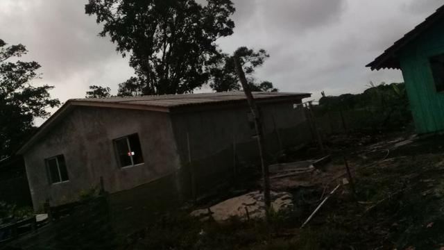 Vendo casa 3q. x 55mil á vista a 1.200mts da praia em Guaratuba