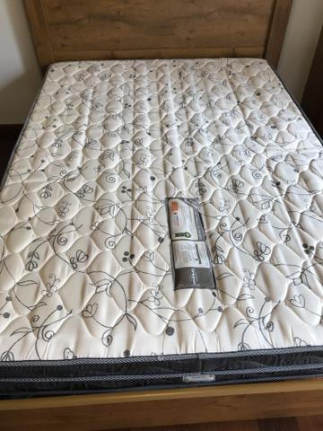 Cama de casal com colchão Ortobom + criado mudo - Foto 3
