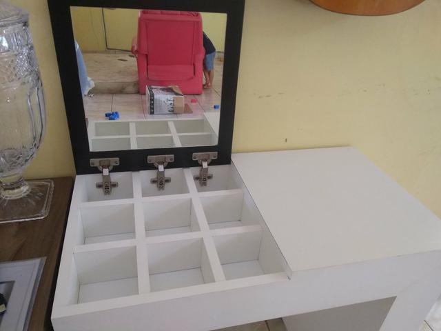 Mesa com porta jóias