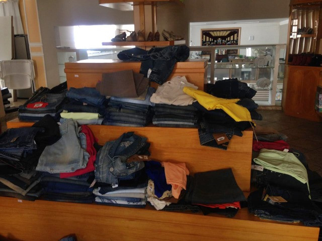 roupas e sapatos para revender