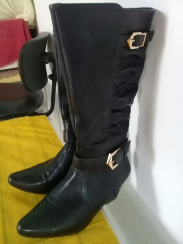 Bota cano longo de couro