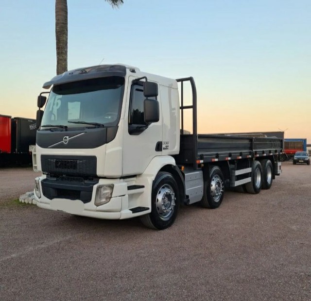 CAMINHÃO BITRUCK VOLVO 330 8X2 4 EIXOS