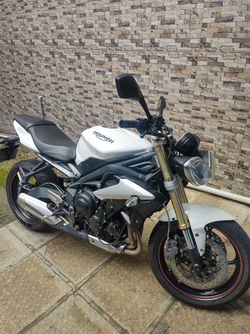 TRIUMPH STREET TRIPLE 675 2017