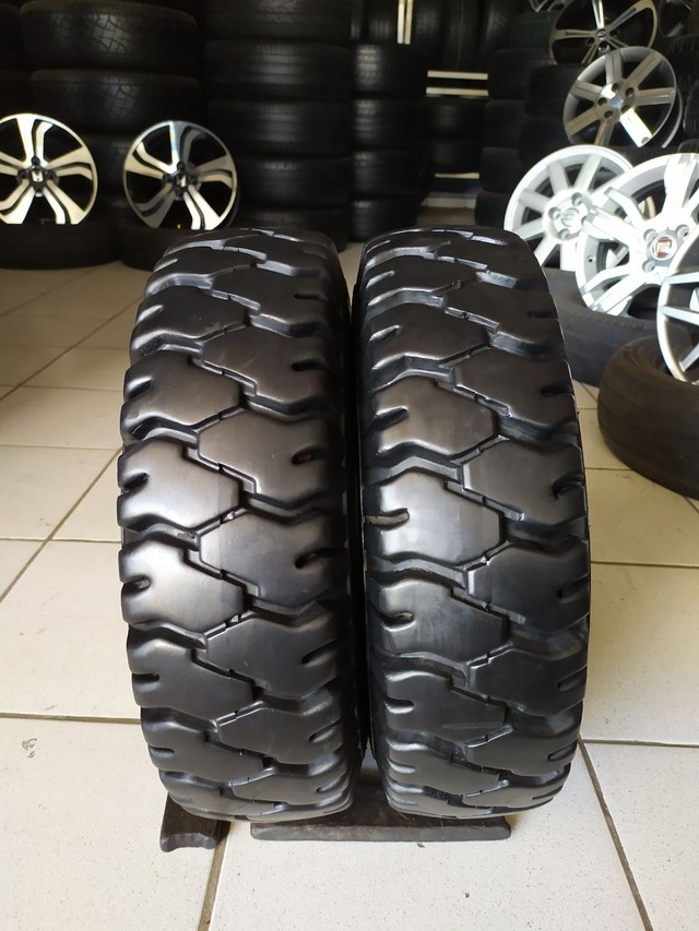 2 pneus de impilhadeira 5.00 8 L6 nhs - Foto 2