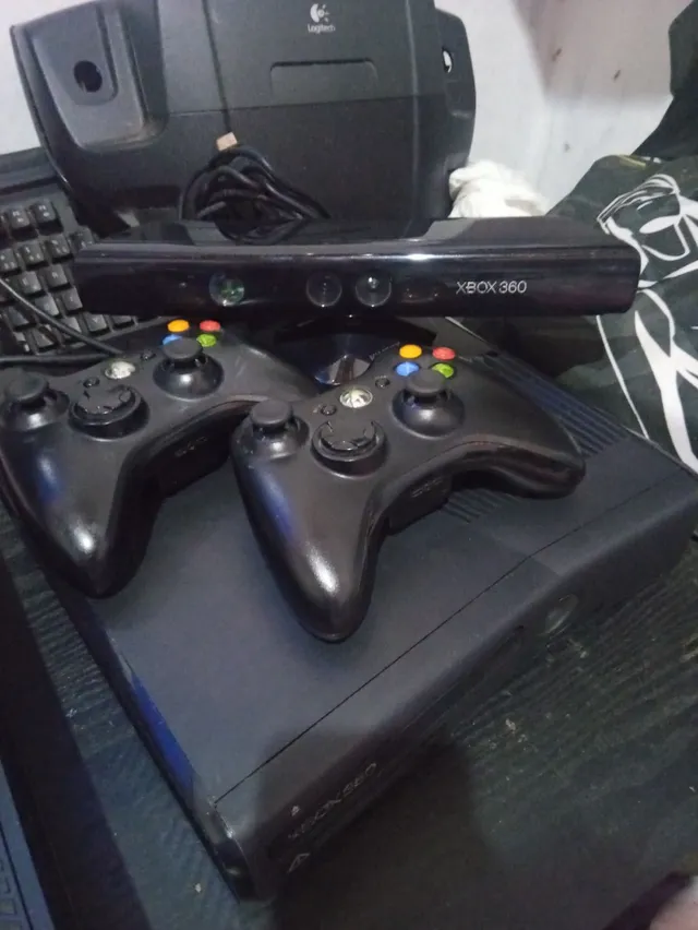 Console Xbox 360 Slim 4GB + 2 controles + Desbloqueio LTU + 1 Ano